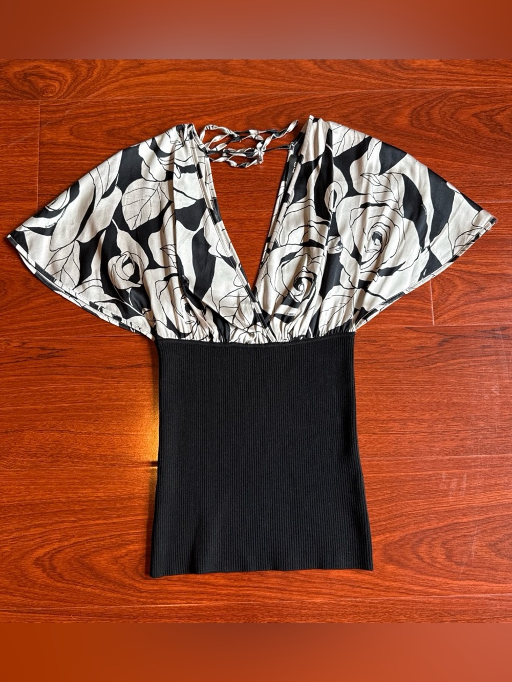 bebe Y2K Silk Floral Rose Deep V Stretch Waist Top Size S